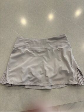 Lululemon size 2 Women's Lavender Athletic Skirt with Pleat Detail